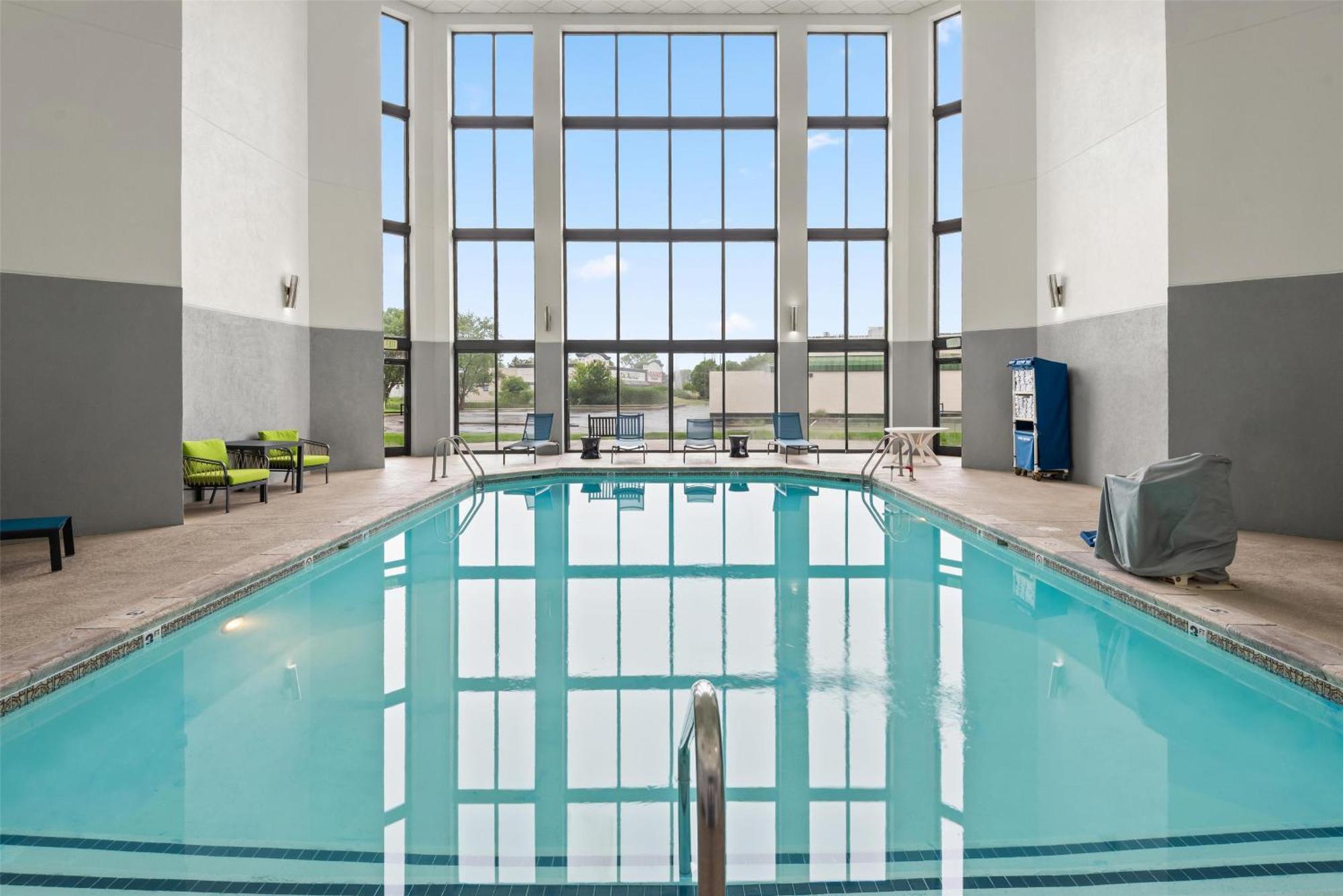 Hampton Northeast/castleton Hotel